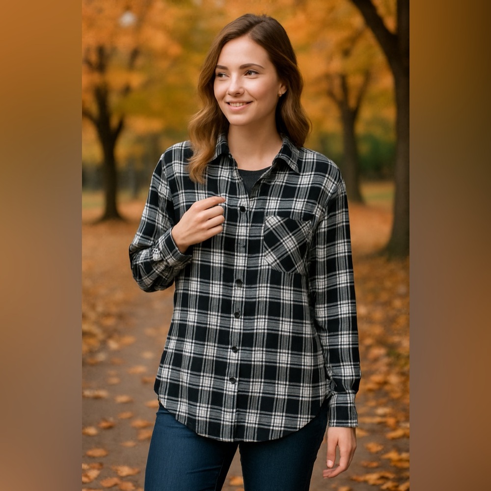 Fantastic Fawn Black & White Plaid Flannel Button Up Shirt Women’s Medium